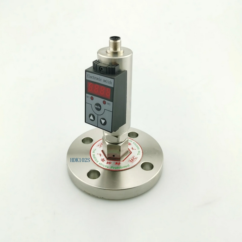 賀迪HDK102S智能數(shù)顯開關(guān)是用于水電，自來(lái)水，等行業(yè)進(jìn)行測(cè)量顯示和控制。